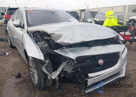 2017 Jaguar Xe z USA, uszkodzony, nr VIN SAJAD4BG7HA961082